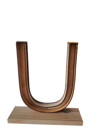 BASE DE LETRAS DE MADERA  *U  ALTURA 27 CMS